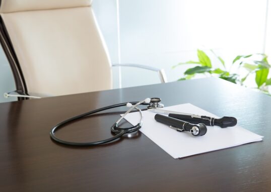 Skrivbord med stetoskop